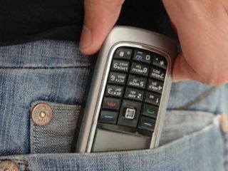 Двух подростков  и  лет из Счастья поймали на краже мобильного телефона