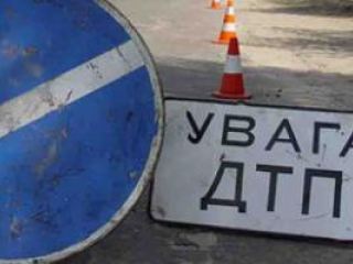 На Луганщине автомобиль врезался в дерево Водитель погиб