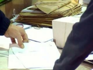 Президент Украины наградил орденом луганского почтальона