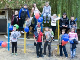 В Краснодоне при содействии Владимира Медяника открыли новую детскую площадку