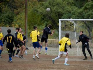 На турнире по футболу на Кубок Владимира Медяника на поле вышли следующие команды