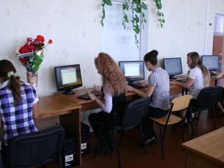 На Краснодонщине благодаря Владимиру Медянику продолжается компьютеризация школ