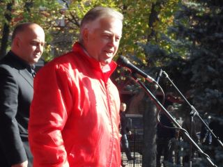 Митинг с участием Петра Симоненко прошел в Луганске под аккомпанемент Радикальной партии Ляшко фото видео