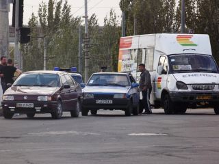 В Луганске столкнулись две машины и маршрутка фото видео