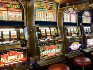 В Луганске мужчина переоборудовал торговый модуль в игровой салон