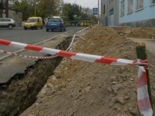 В Луганске уже пятые сутки устраняют порыв теплосети