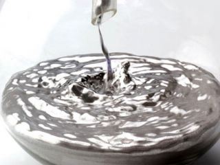 Возле магазина на Луганщине нашли бутылку с ртутью