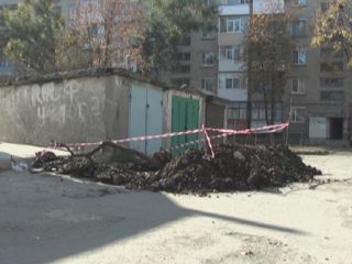 В Ровеньках произошел порыв на теплотрассе бил двухметровый гейзер