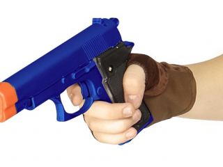 В  Луганской области мужчина ограбил магазин угрожая продавщице игрушечным пистолетом