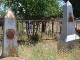 Вандалы разгромили  могил на кладбище в поселке на Луганщине