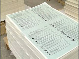 На Луганщине члена комиссии заподозрили в махинациях когда тот отлучился с бюллетенямив туалет