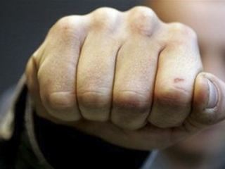 В Луганске летний мужчина попал в больницу после общения с отцом