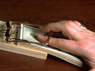 В Луганске сотрудник фонда соцстрахования требовал от бывшего горняка взятку в размере  гривен