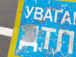 Крупное ДТП в Луганске маршрутка на полной скорости выехала на встречную и протаранила легковое авто фото