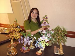 Луганчанка организовала семейный бизнес по «выращиванию» чудо-деревьев (фото) 