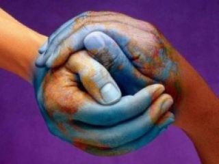 Луганские общественники подарят фотоаппарат за самый толерантный снимок