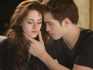 Сегодня в Луганске премьера финальной части самой знаменитой вампирской саги видео