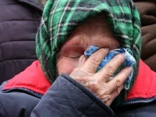 тысячи долларов и  тысяч гривен выманил мошенник у пожилой луганчанки