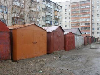 Двое мужчин убили летнего парня из Луганской области и бросили тело возле гаражей