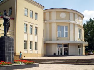 В следующем году обещают закончить ремонт в луганском ДК Ленина