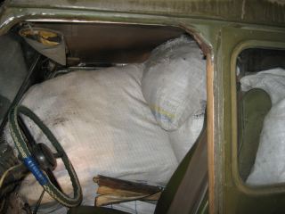 летнего парня с грузом женской одежды поймали луганские пограничники фото