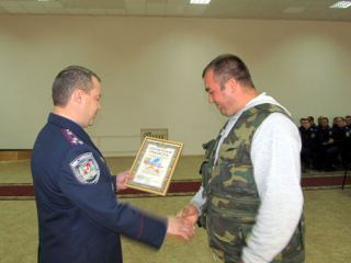 Житель Стаханова задержал грабителя и привел его в милицию фото