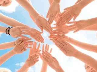 В этот день нужно заняться благотворительностью