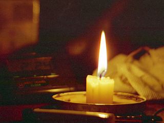 Горящая свеча убила жителя Луганской области