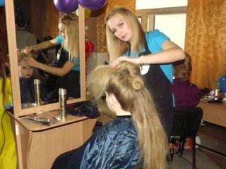 Лучшие луганские парикмахеры решили посоревноваться фото