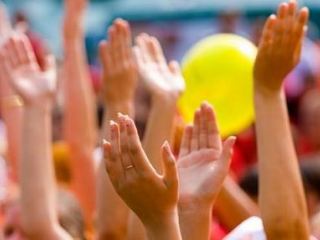 Более  добровольцев работают в Луганске