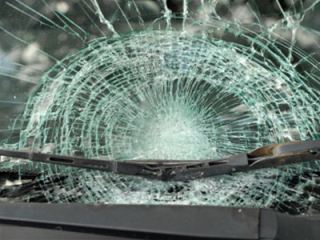 На Луганщине неизвестные повредили машину депутата