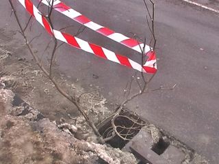 ВСУ обстреляли Луганск ракетами ATACMS. В Сеть попали видео взрывов в городе