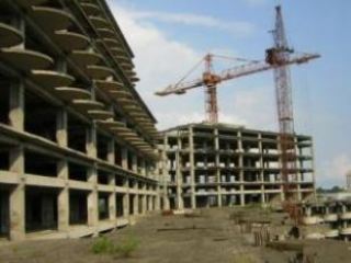 стихийных долгостроев уродуют Луганск