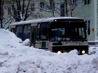 Изза снега на маршруты не вышла половина луганских автобусов