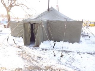 Теплое место под мостом как в Луганске согревают бездомных фото