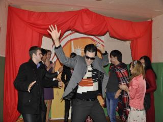 В Луганске накануне конца света устроили банкет фото