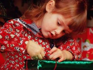 Воспитанникам луганского детского дома преподнесли теплые подарки