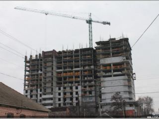 В центре Луганска строят 22-этажный жилой дом. 25 квартир в нем уже продано (фото)