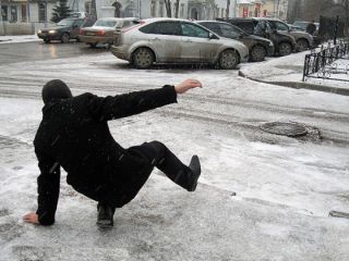 Изза гололеда в Луганске каждый день травмируются около  человек