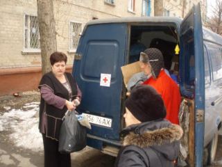Луганских бездомных приодели