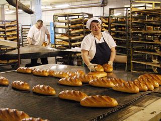 Губернатор пообещал помочь сотрудникам Краснолучского хлебозавода