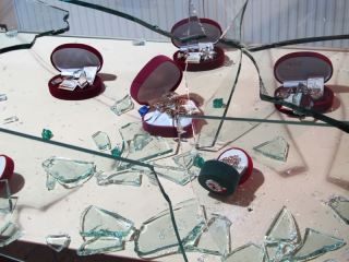 Луганские милиционеры рассказали как предупредить ограбления ювелирных магазинов