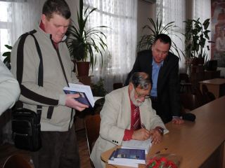 Книгу о тренеремолотобойце презентовали в Луганске