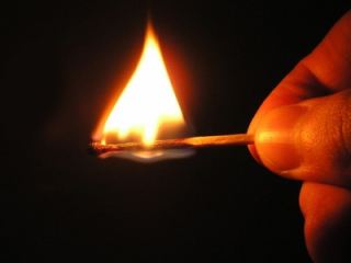 На Луганщине двое детей пострадали изза игр с огнем