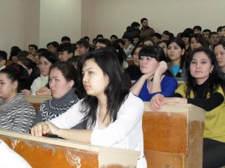 Иностранных студентов познакомили с луганской милицией