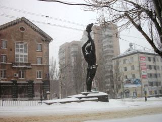 Погода в Луганске третий день идет снег фото