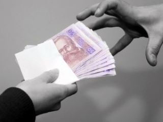 На Луганщине чиновница из автодора решила подзаработать на снеге