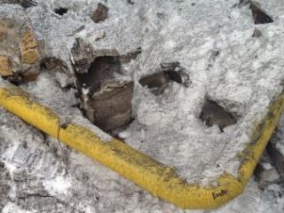 В Луганске упавшая крыша повредила газовую трубу