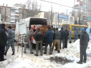 На «Восточном рынке» Луганска начали сносить киоски (фото, видео)