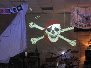 В Луганске на «пиратской вечеринке» выступила группа «Рint of stout» (фото, видео)